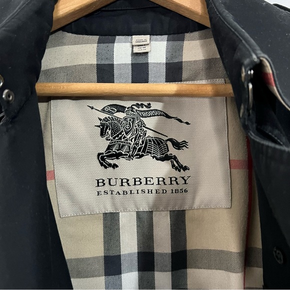 Burberry | Black Short Trench - Picture 5 of 8